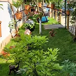Vendégház Casa Luminita *